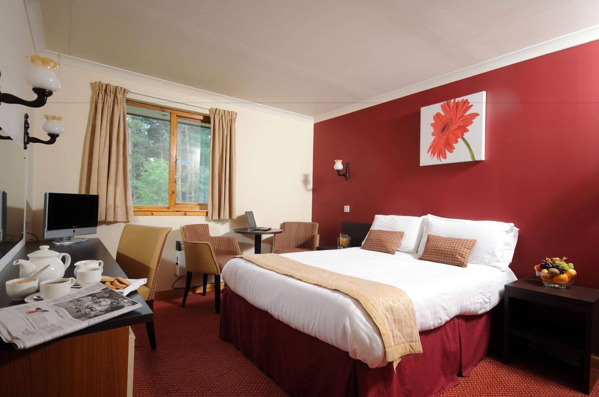 Highlander Hotel 'A Bespoke Hotel' Newtonmore Exterior photo