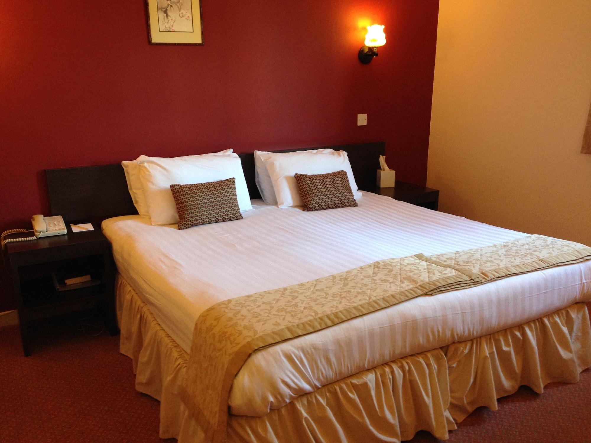 Highlander Hotel 'A Bespoke Hotel' Newtonmore Exterior photo
