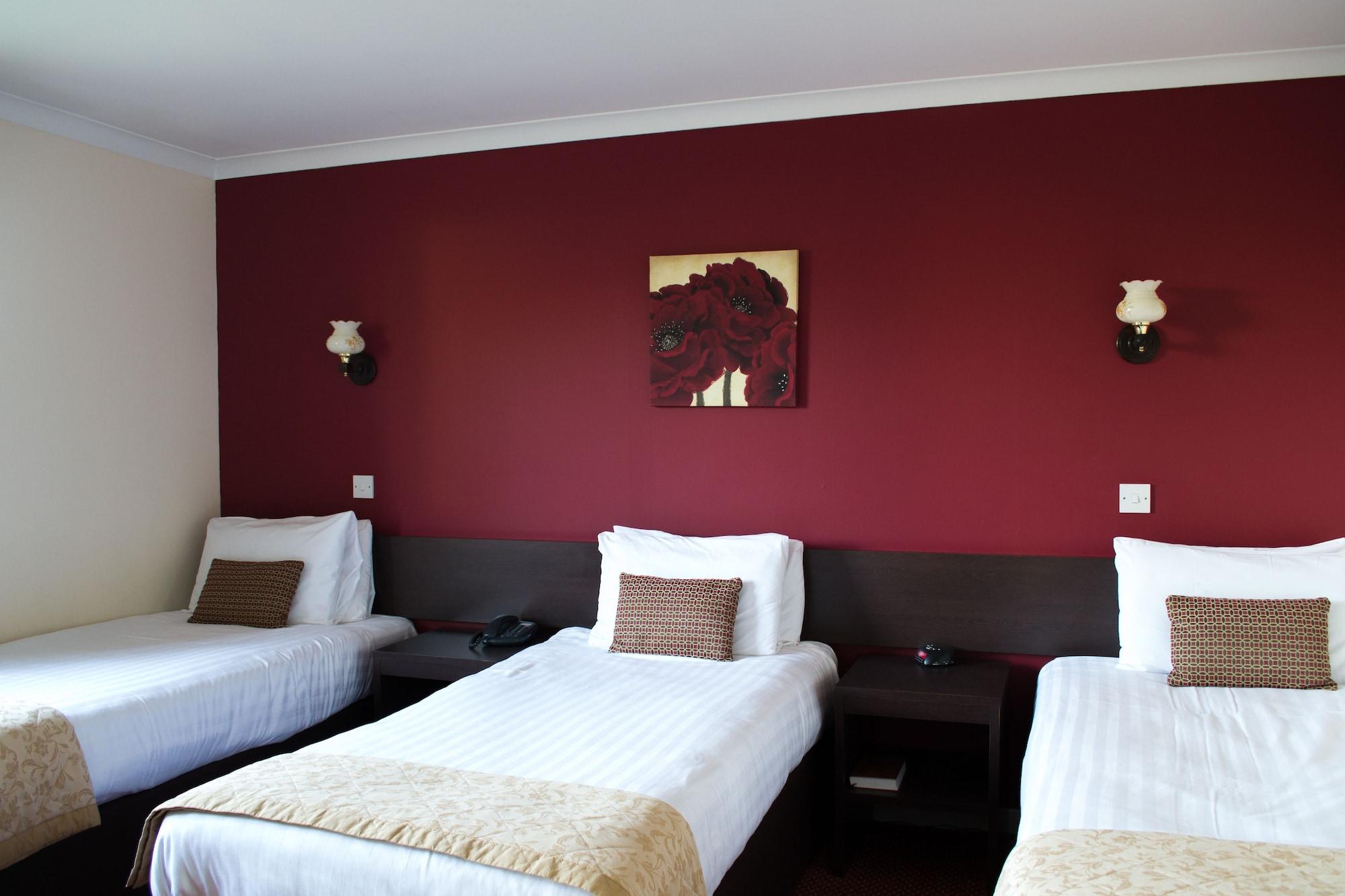 Highlander Hotel 'A Bespoke Hotel' Newtonmore Exterior photo