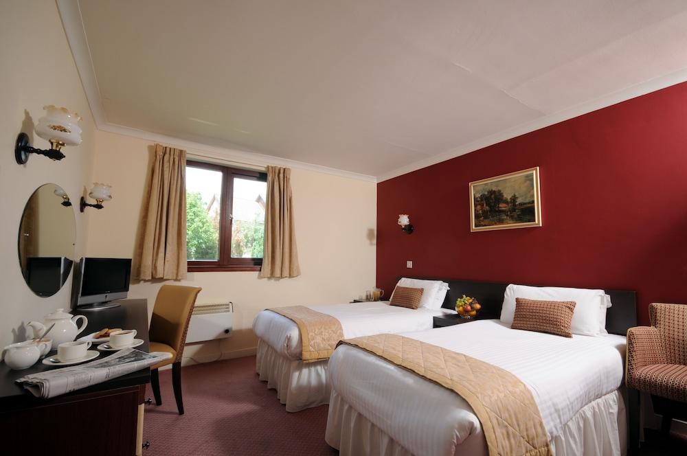 Highlander Hotel 'A Bespoke Hotel' Newtonmore Exterior photo