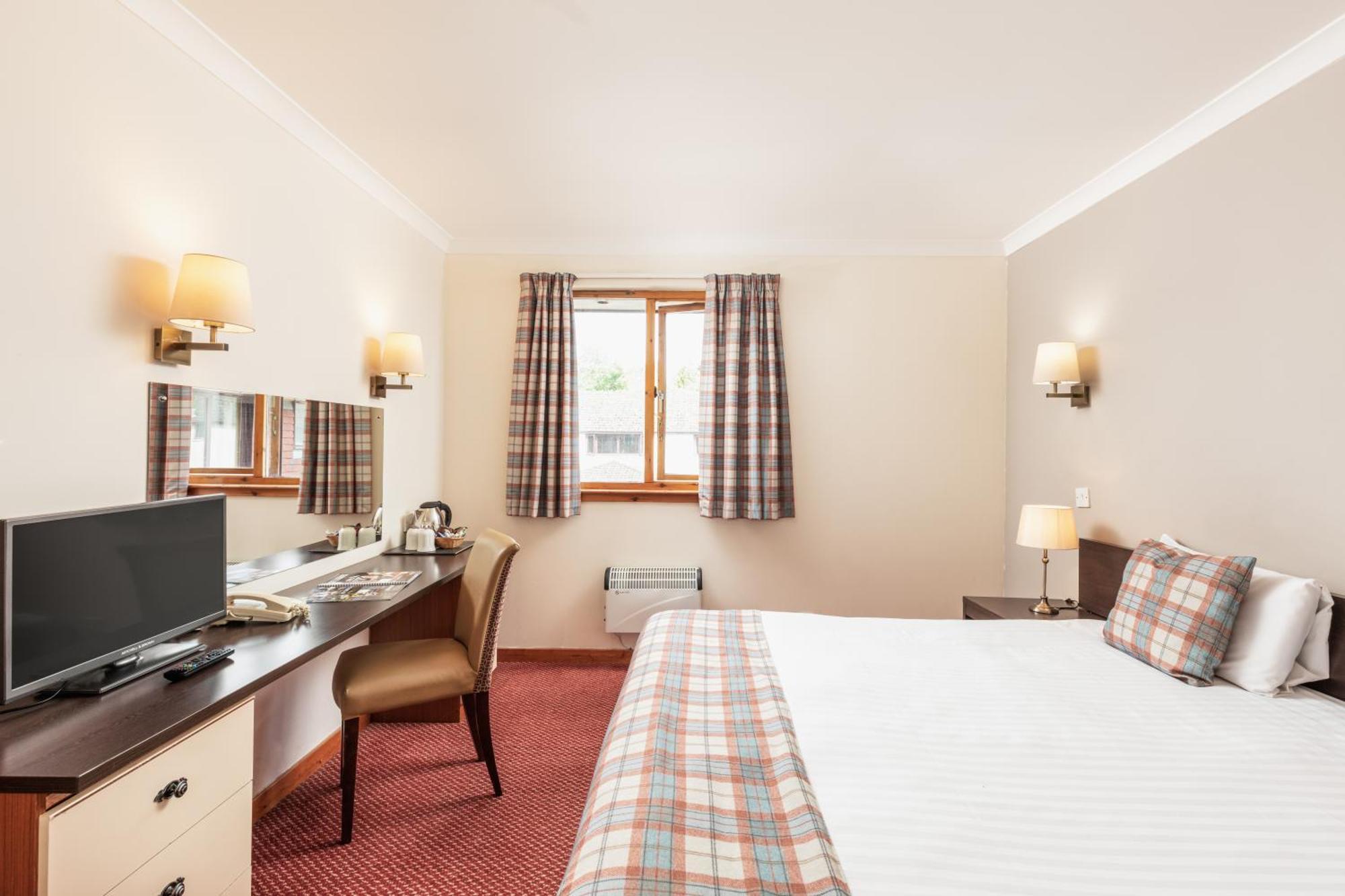 Highlander Hotel 'A Bespoke Hotel' Newtonmore Exterior photo
