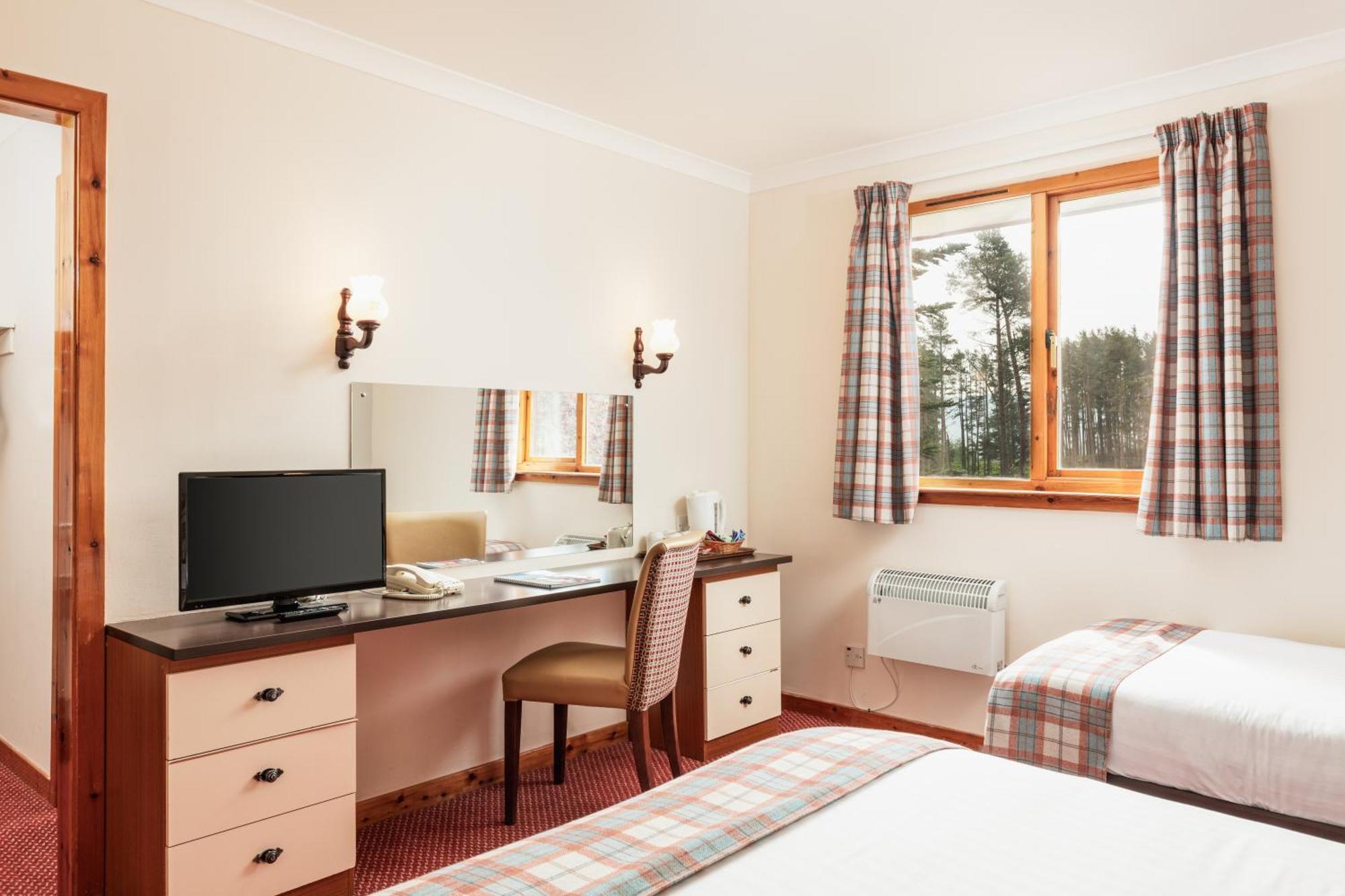 Highlander Hotel 'A Bespoke Hotel' Newtonmore Exterior photo