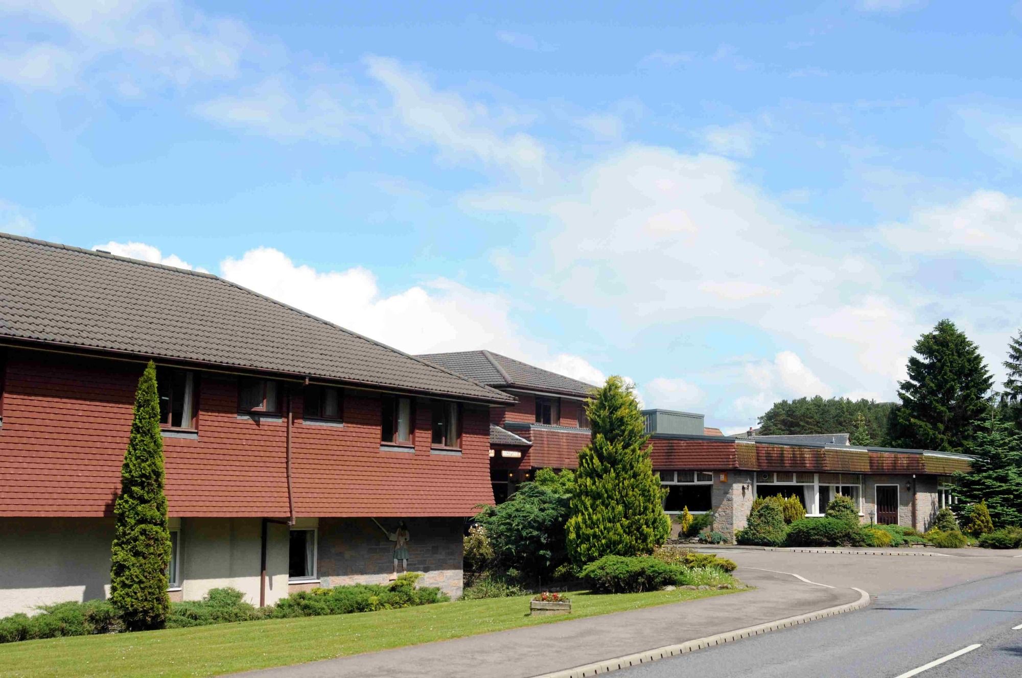 Highlander Hotel 'A Bespoke Hotel' Newtonmore Exterior photo